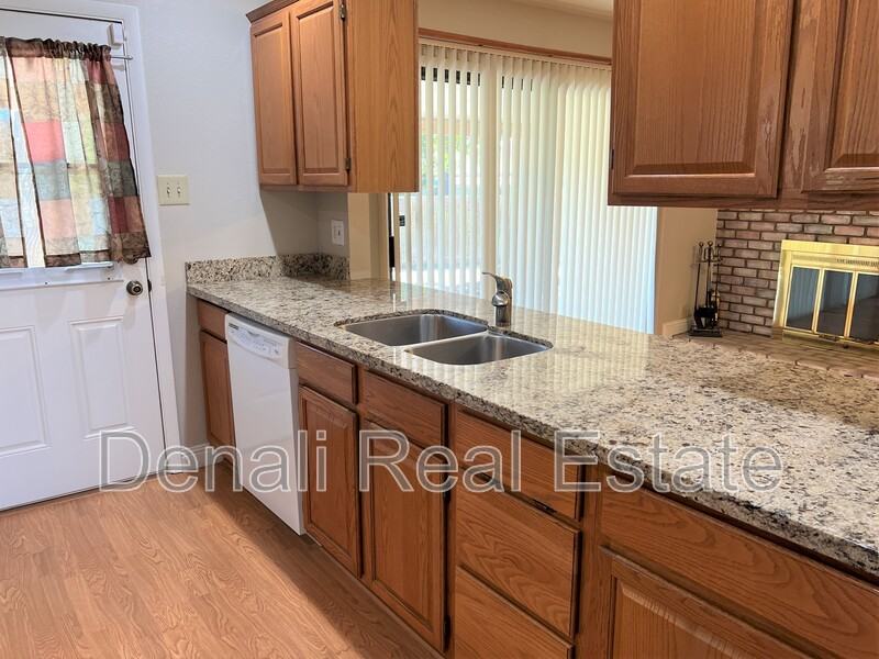 5129 E Emile Zola Ave - Photo 6 of 33