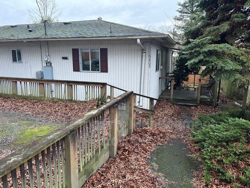 6805 103rd Ave Ne - Photo 2 of 14