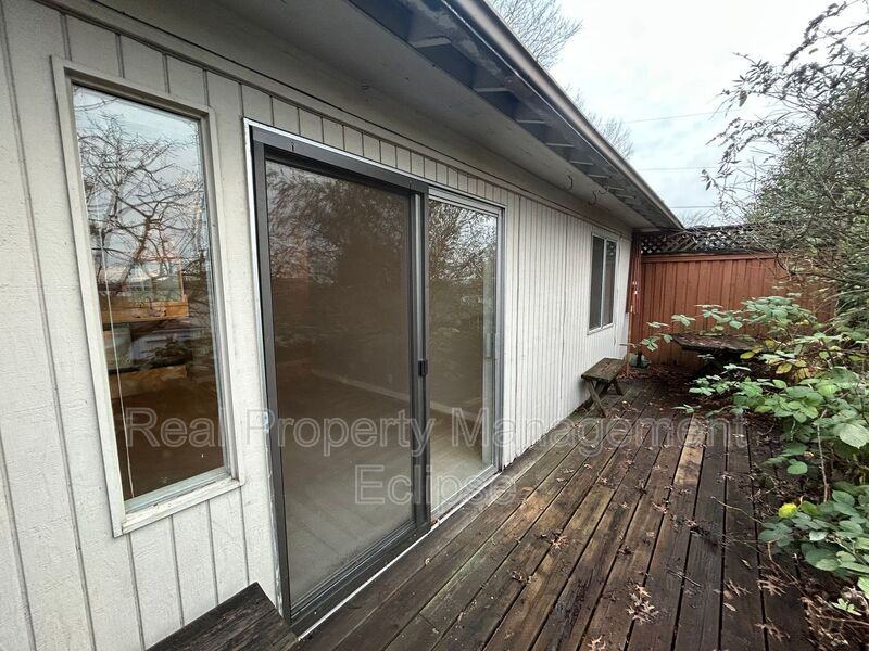 6805 103rd Ave Ne - Photo 4 of 14