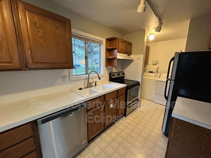 6805 103rd Ave Ne - Photo 6 of 14