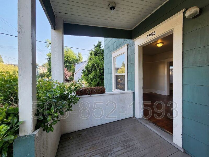 3958 N Albina Ave - Photo 3 of 20