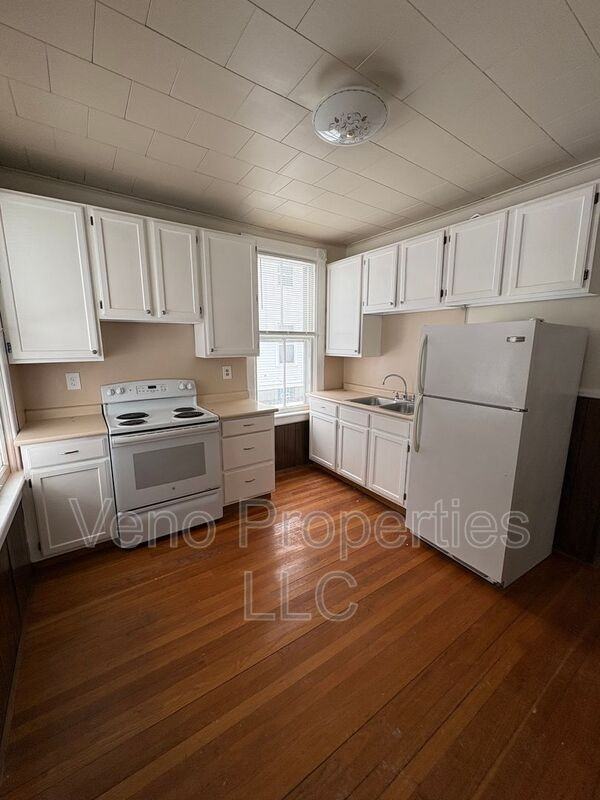 109 3rd St #1 - Photo 2 of 20