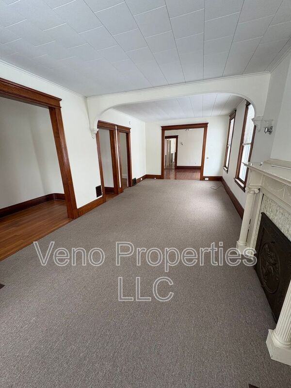 109 3rd St #1 - Photo 6 of 20