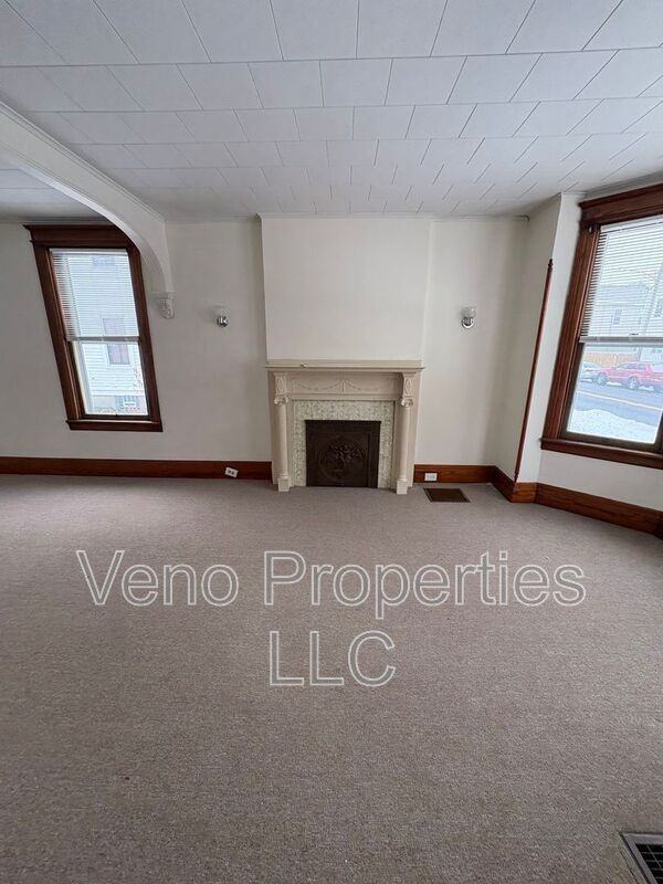 109 3rd St #1 - Photo 7 of 20