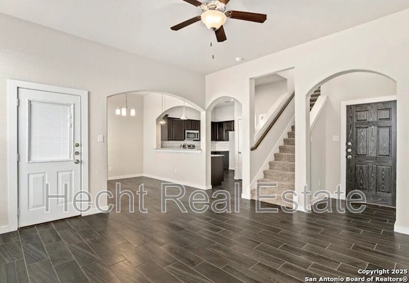 307 Creekside Curv - Photo 3 of 13