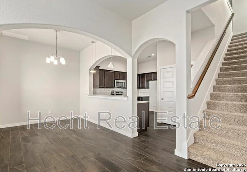 307 Creekside Curv - Photo 4 of 13