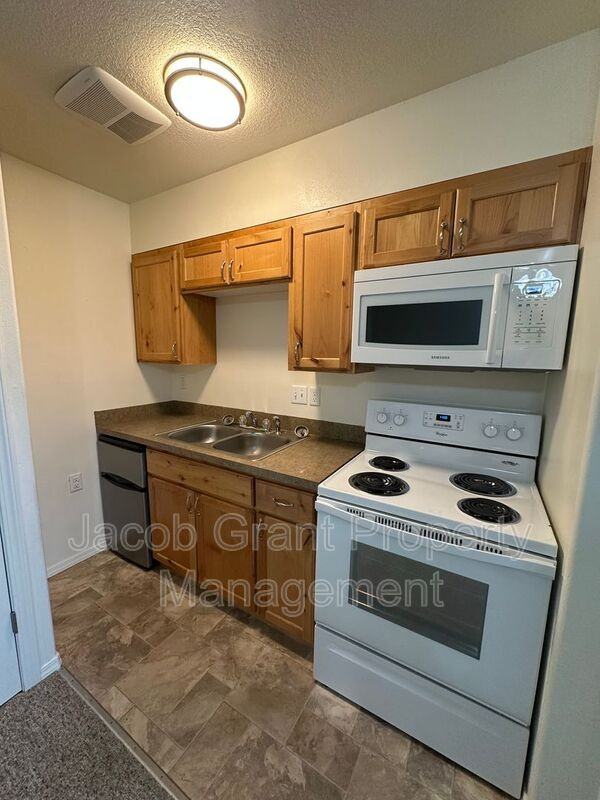 1378 Curlew Dr #230 - Photo 3 of 8