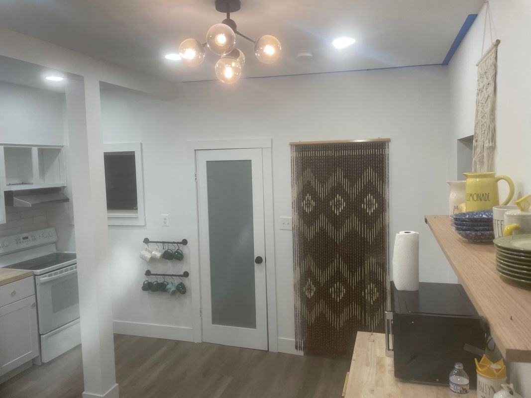 1616 Vine St - Photo 7 of 12