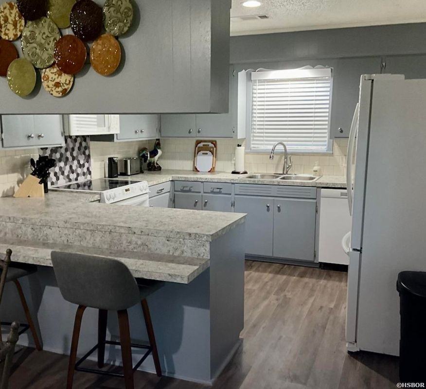 115 Ledgerock Rd - Photo 3 of 17