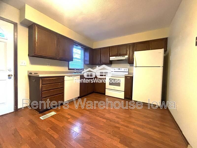 4122 77th Street Cir - Photo 2 of 7