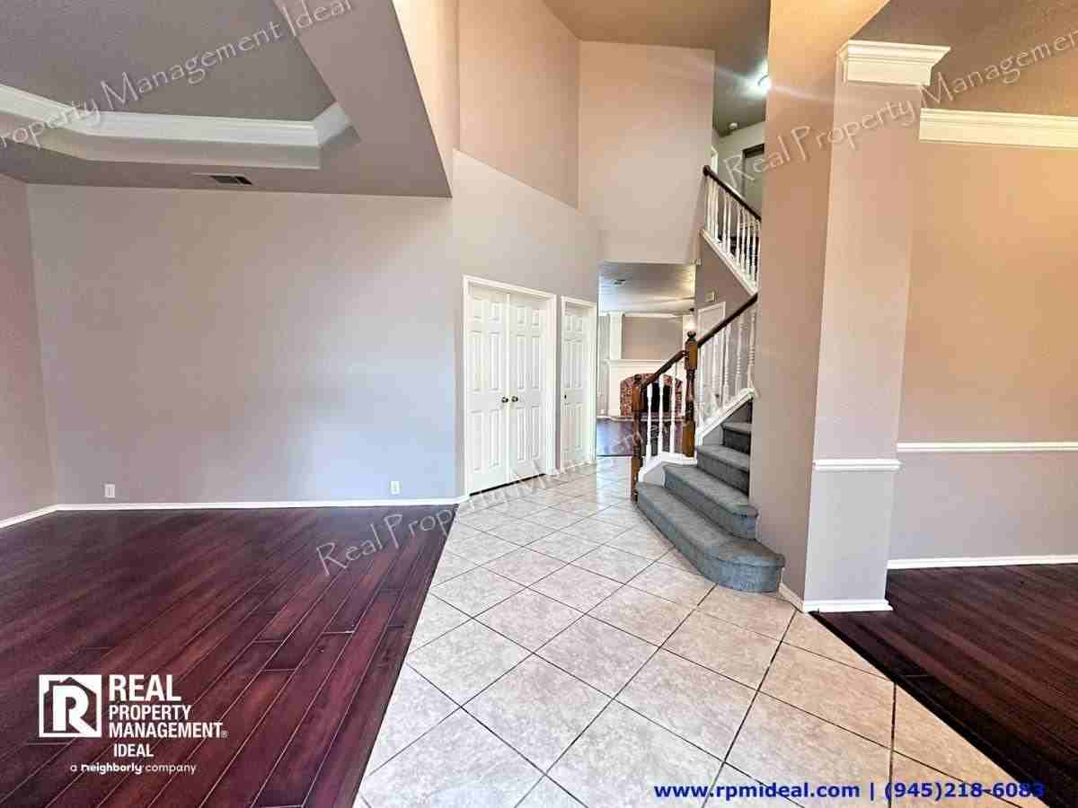 8801 Vernon Ct - Photo 3 of 10