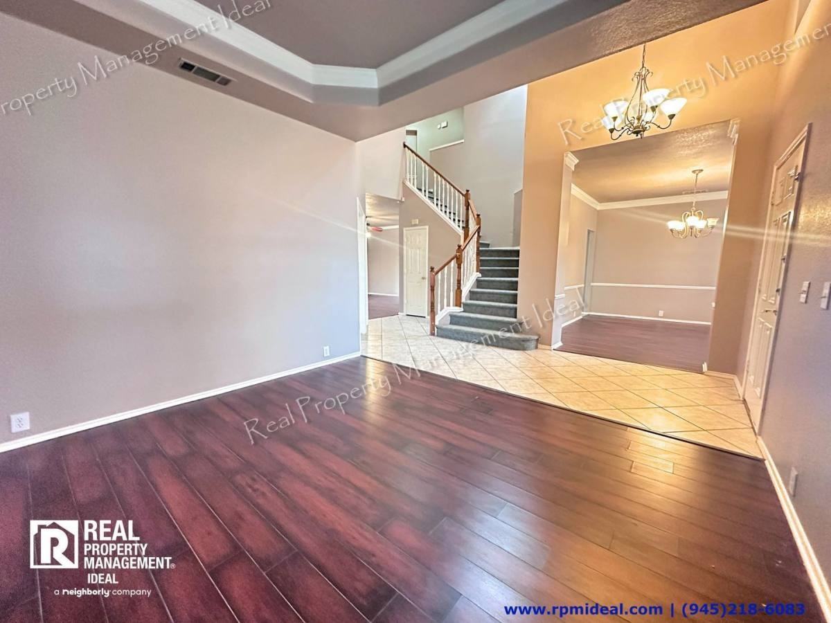 8801 Vernon Ct - Photo 4 of 10