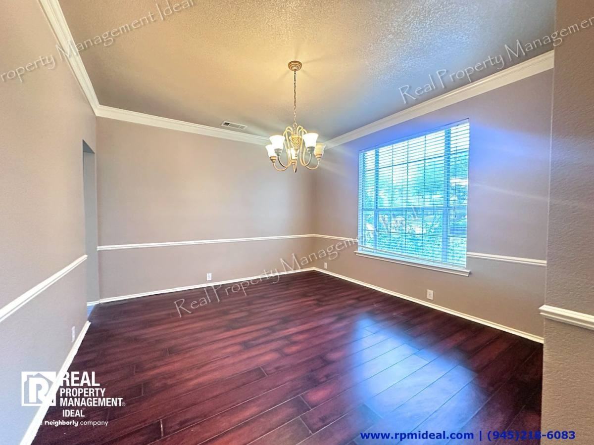 8801 Vernon Ct - Photo 5 of 10