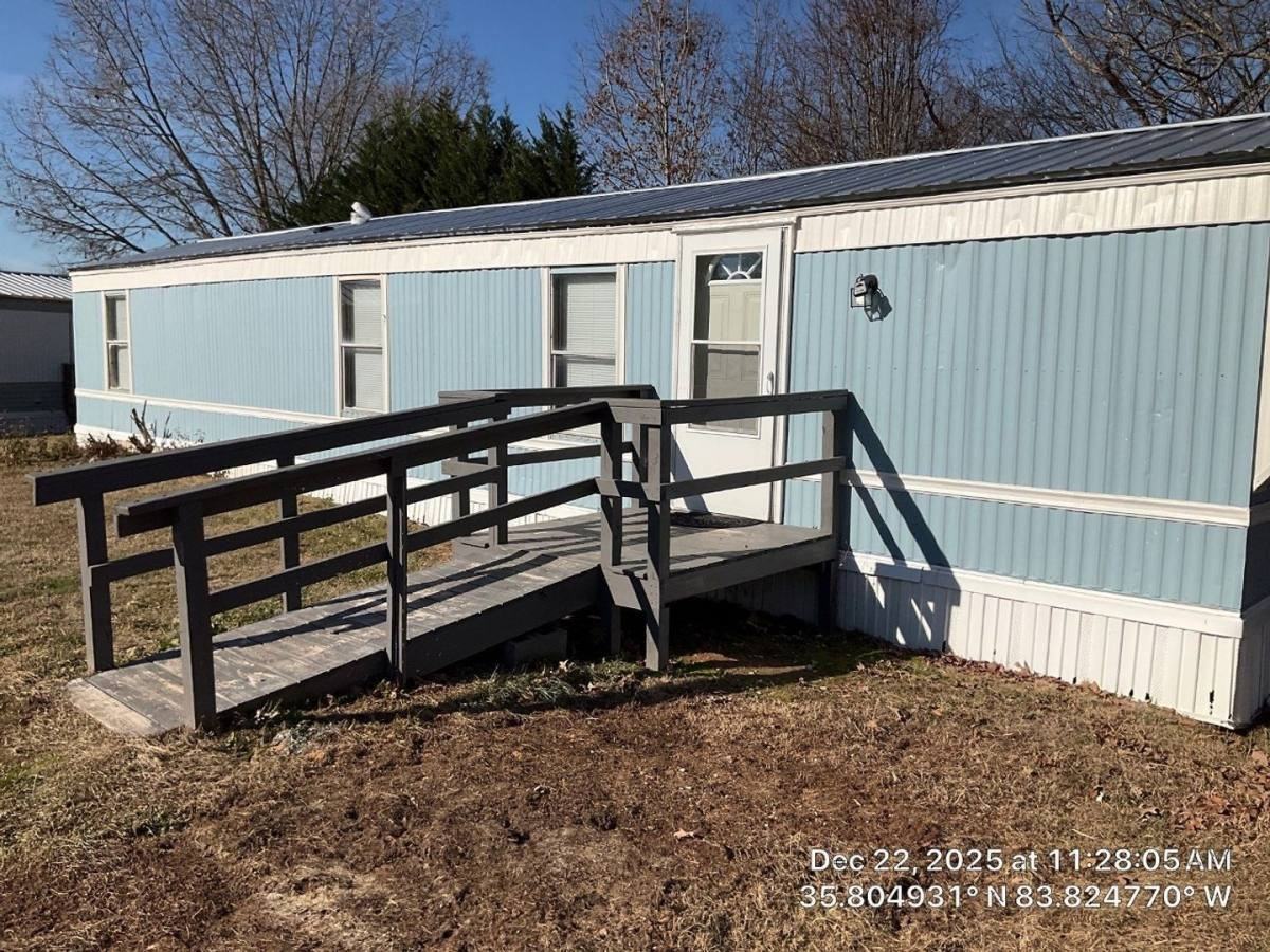 108 Eakins Dr - Photo 3 of 10