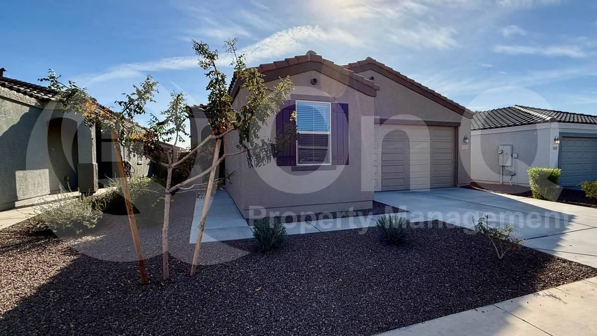 8343 W Illini St - Photo 2 of 10