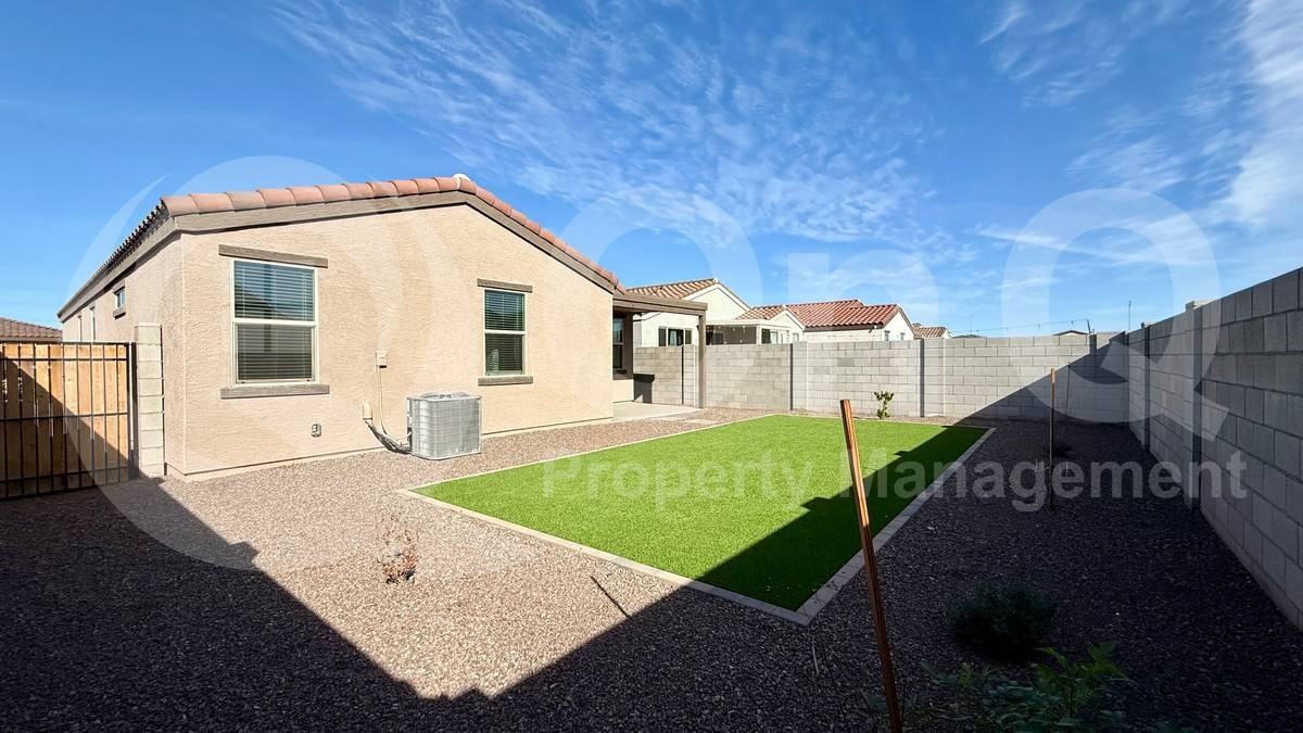 8343 W Illini St - Photo 3 of 10