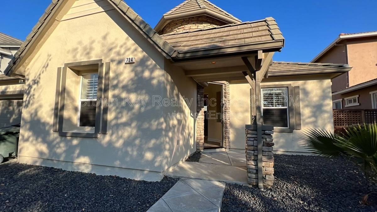 724 Shelli St - Photo 3 of 10