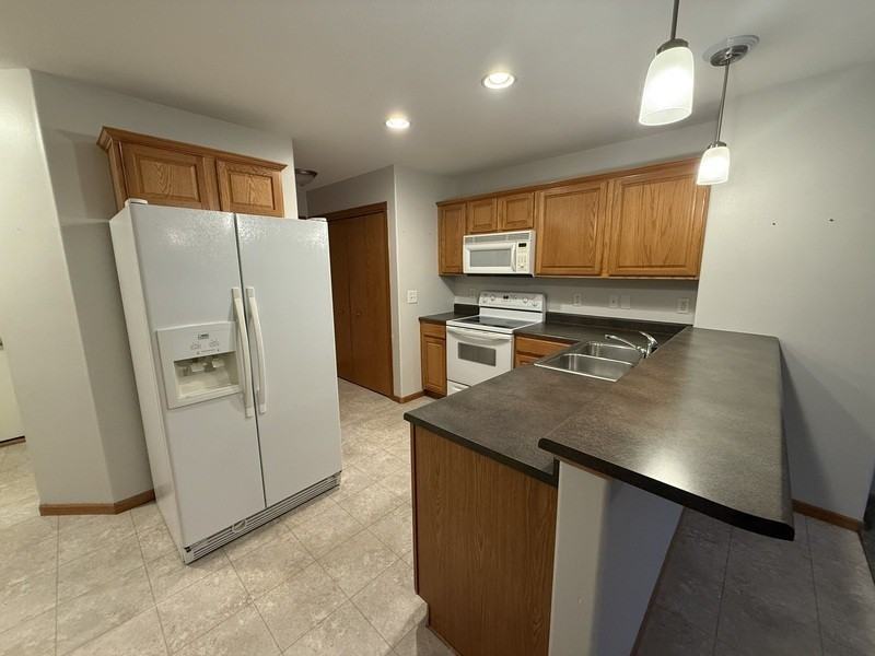 733 Broderick Dr Ne #B - Photo 5 of 27