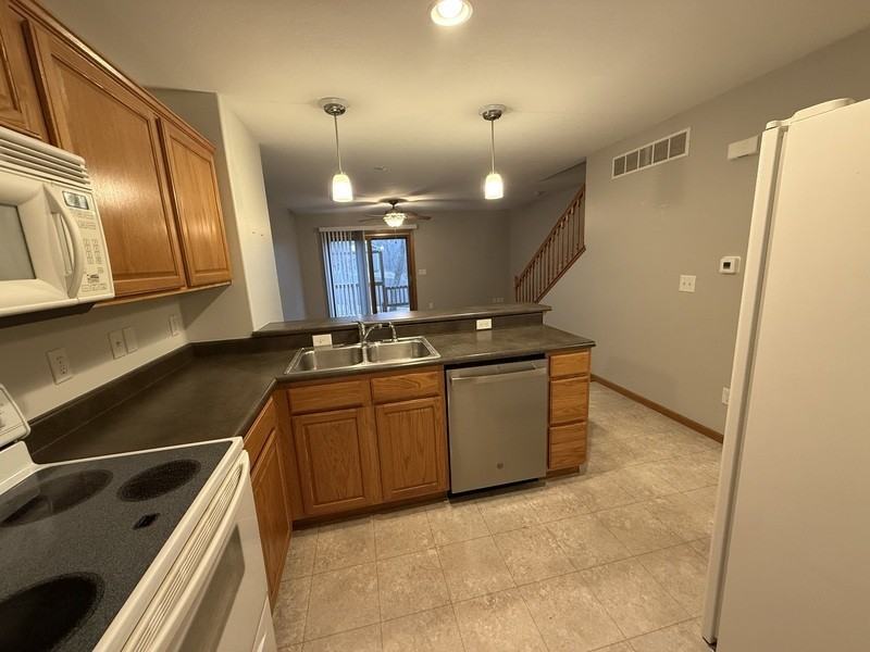 733 Broderick Dr Ne #B - Photo 6 of 27