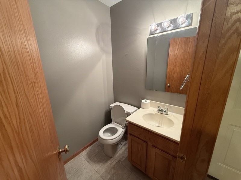 733 Broderick Dr Ne #B - Photo 7 of 27