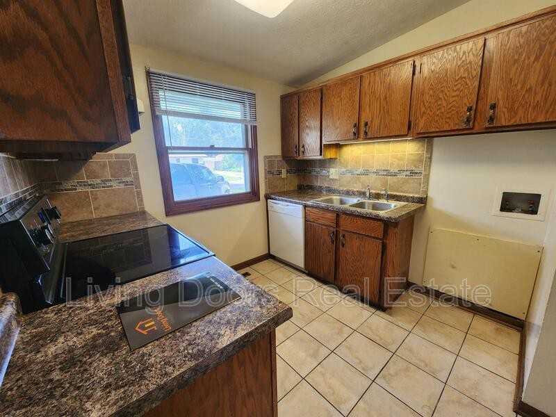 267 W Rio Rd - Photo 3 of 15