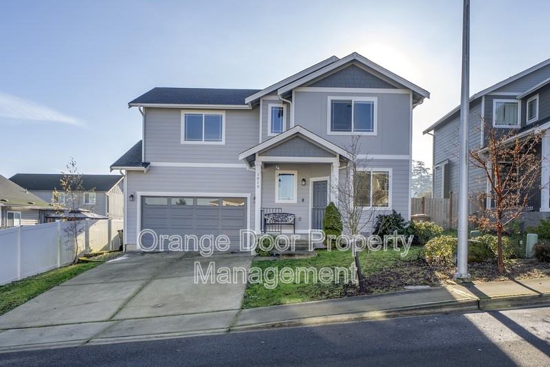 1016 E 43rd St - Photo 3 of 50