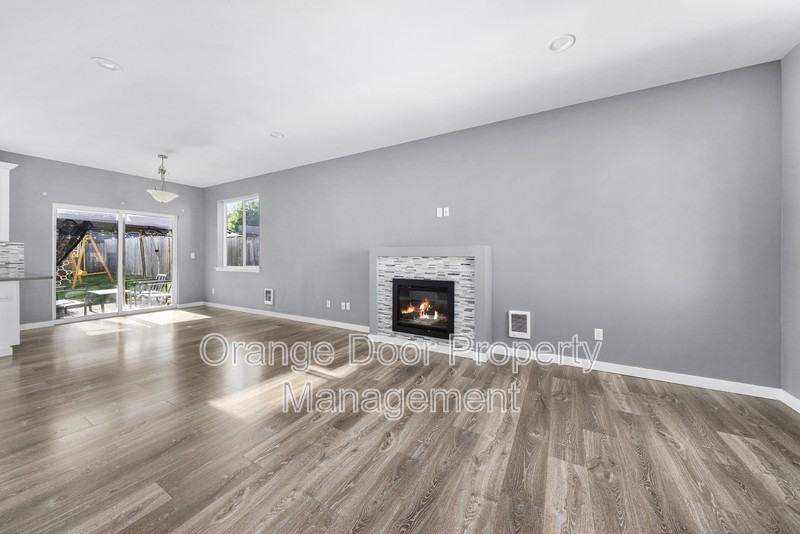 1016 E 43rd St - Photo 7 of 50