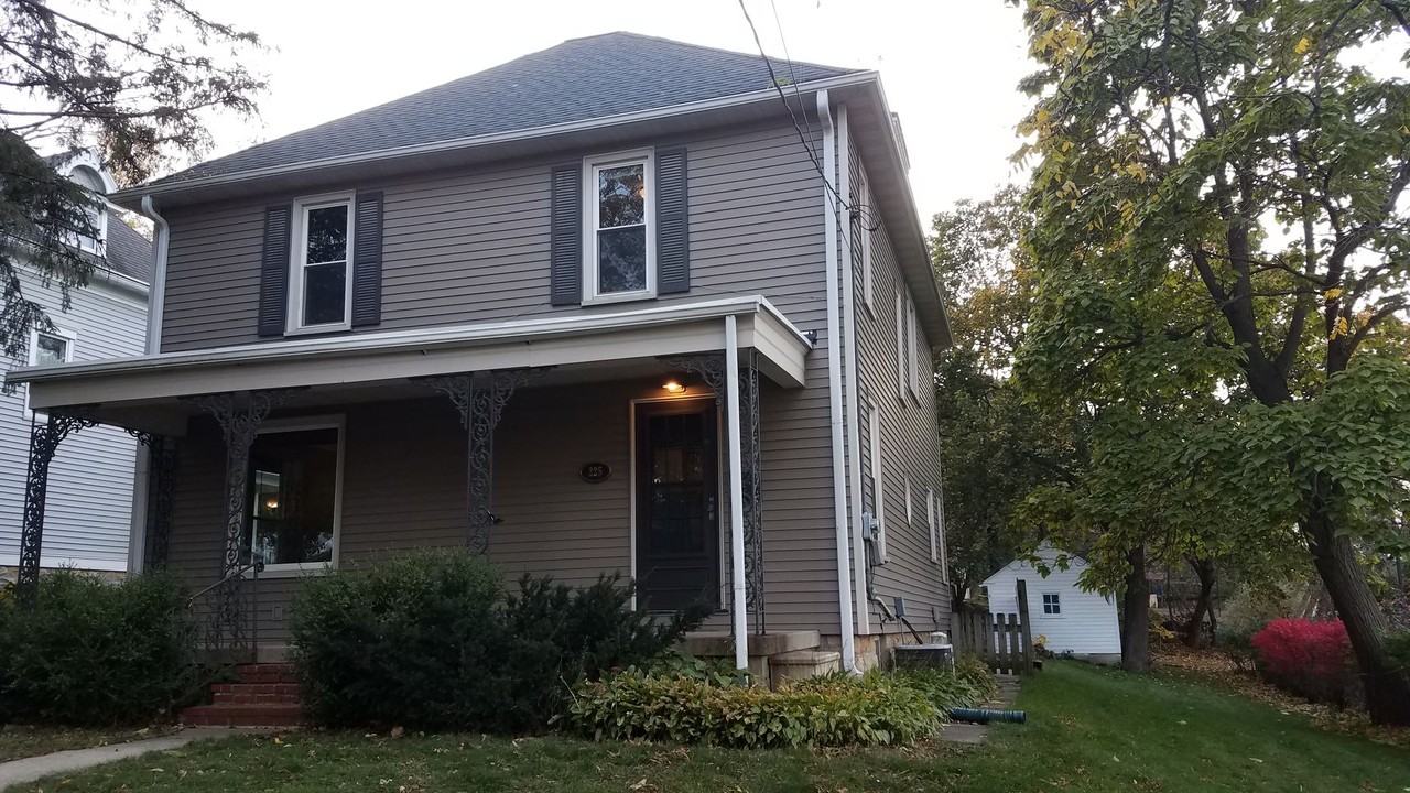 225 7th Ave Sw - Photo 3 of 32