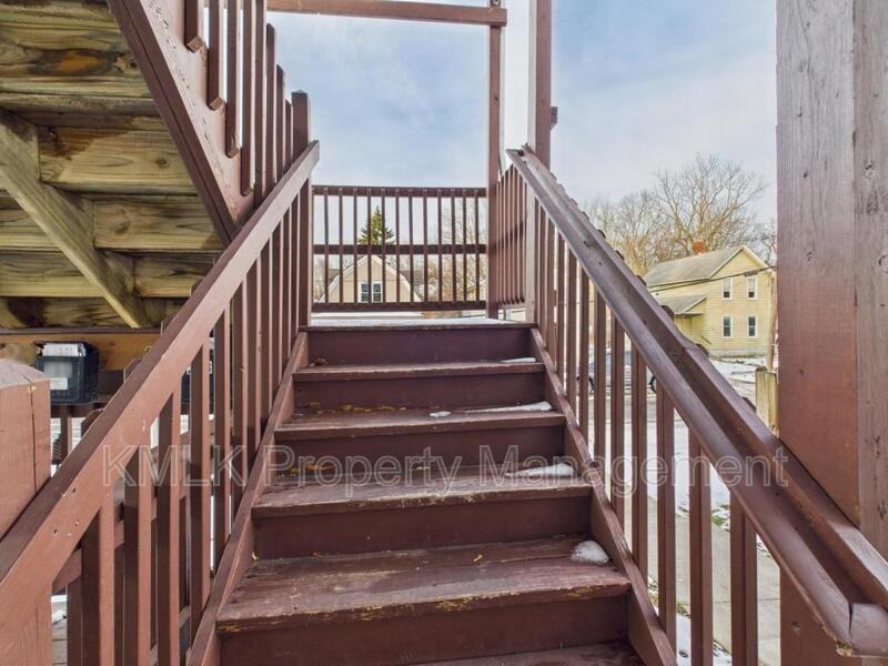 288 Cross St - Photo 4 of 26