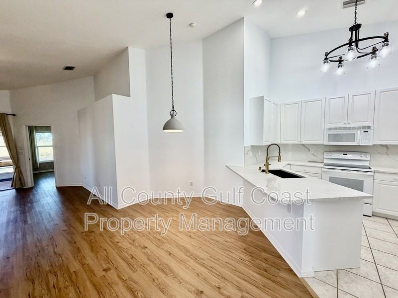 4388 Fairway Dr - Photo 3 of 20