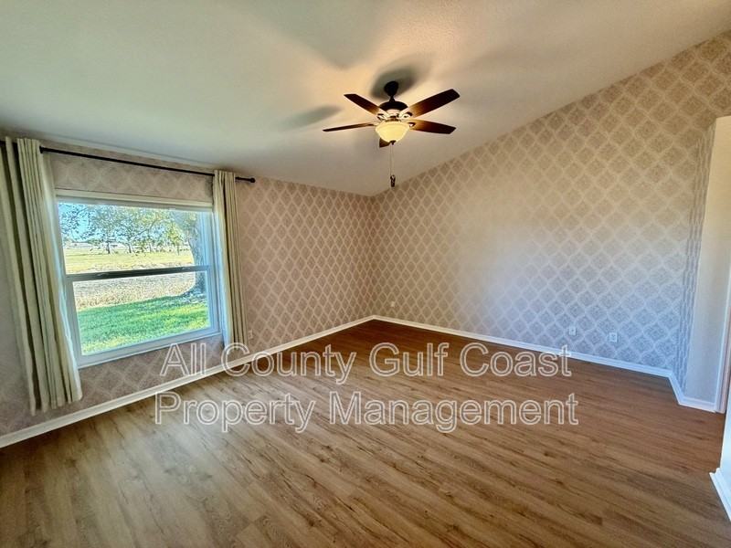 4388 Fairway Dr - Photo 5 of 20