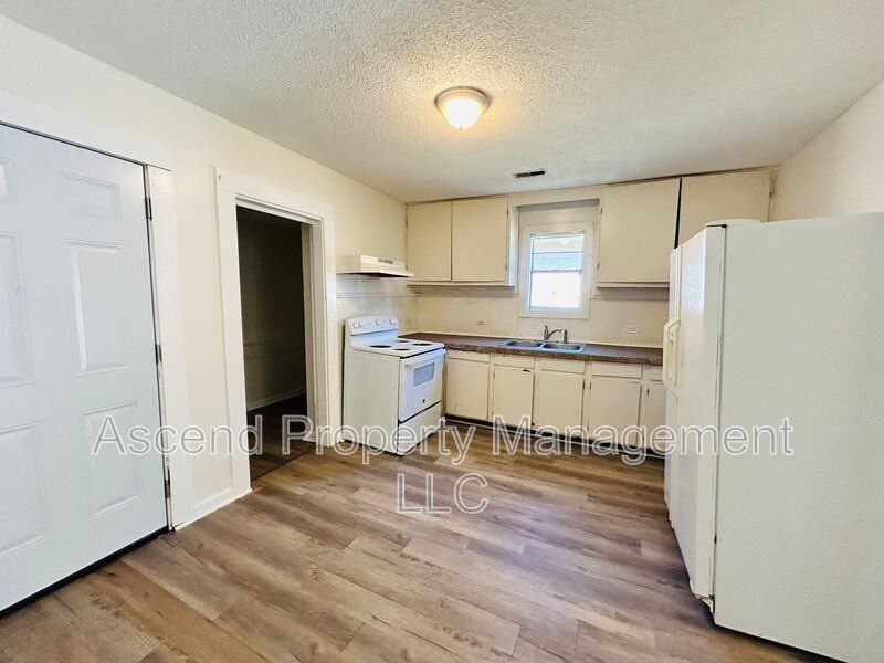 2103 Taylor St - Photo 3 of 10