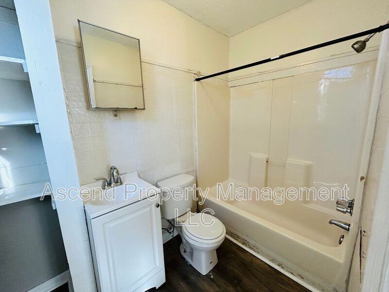 2103 Taylor St - Photo 6 of 10