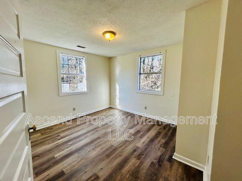 2103 Taylor St - Photo 7 of 11