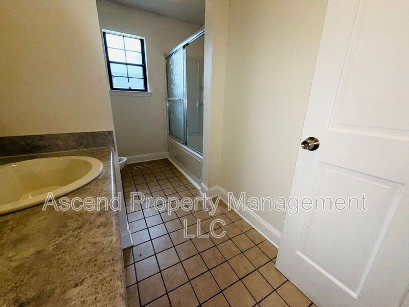 807 Arlington Ave - Photo 7 of 15