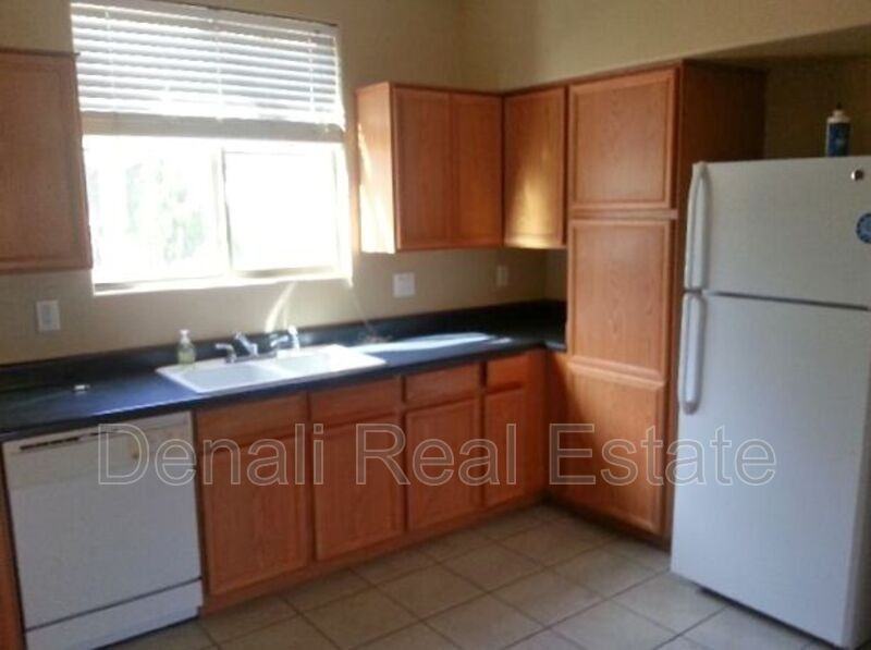 1939 E Emily Ln - Photo 4 of 9