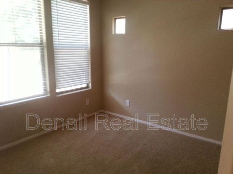 1939 E Emily Ln - Photo 5 of 9