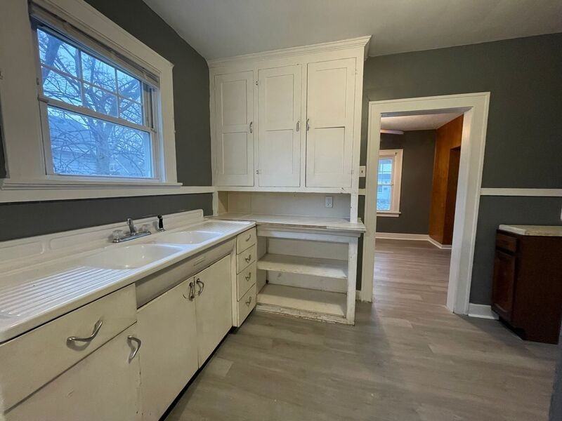 119 Carbon St - Photo 4 of 16