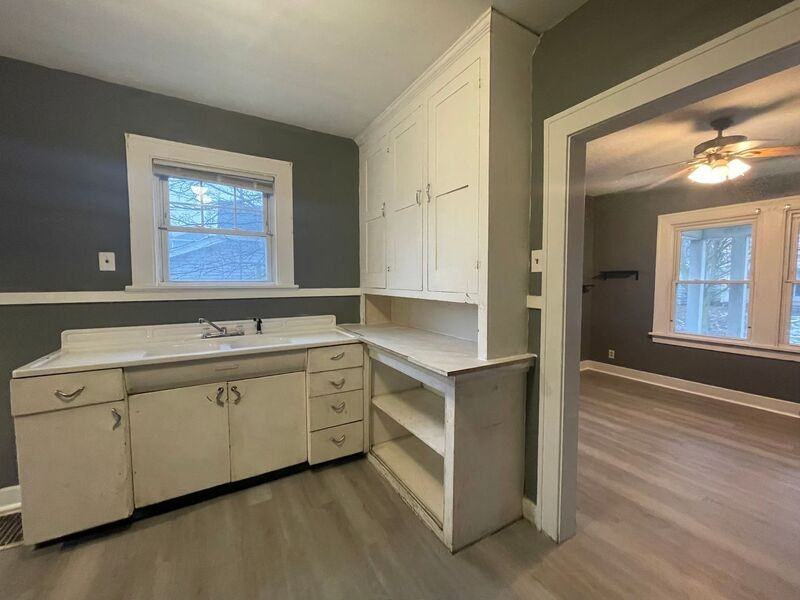 119 Carbon St - Photo 5 of 16