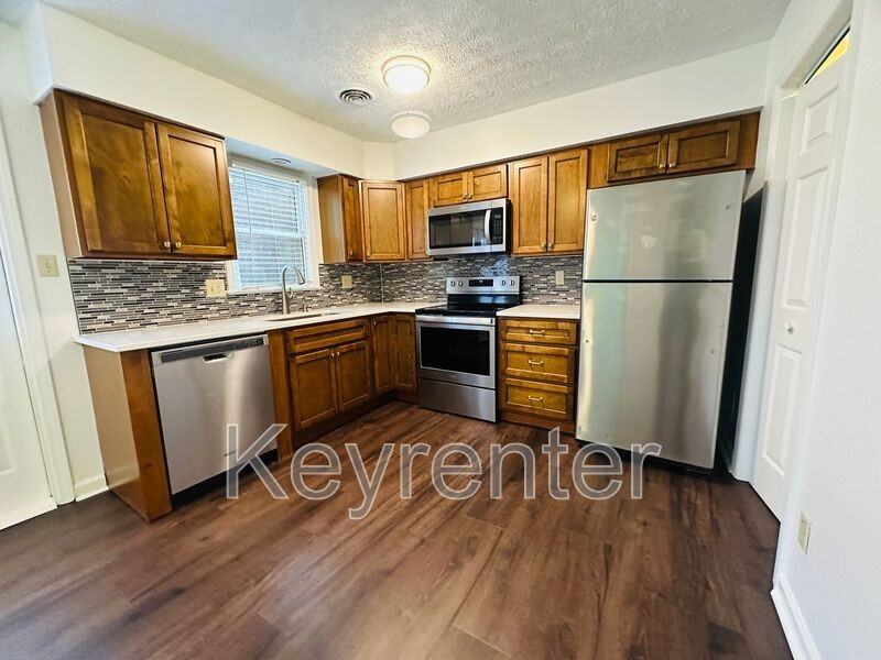 132 Durwood Rd #A - Photo 4 of 30