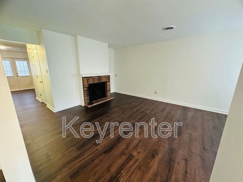 132 Durwood Rd #A - Photo 5 of 30