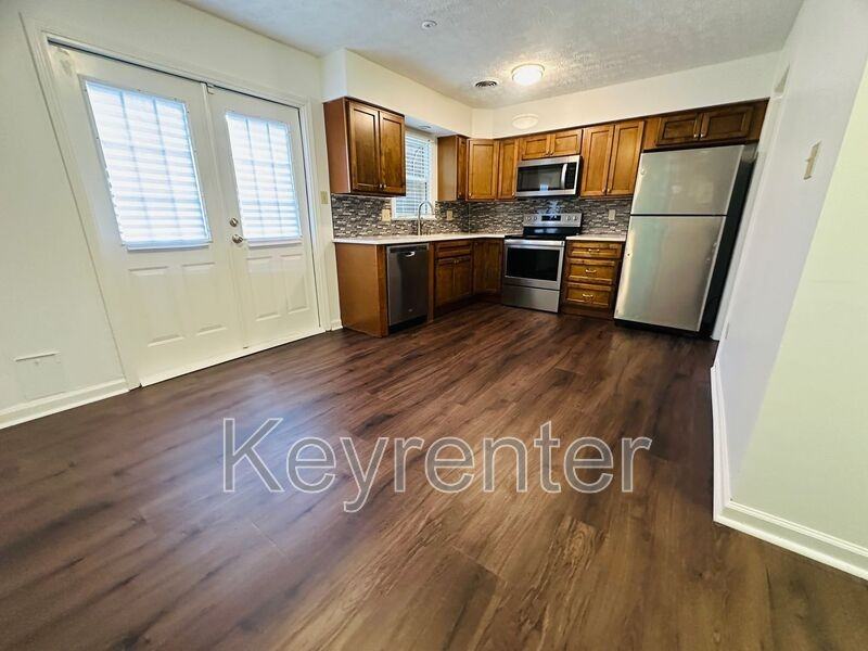 132 Durwood Rd #A - Photo 6 of 30