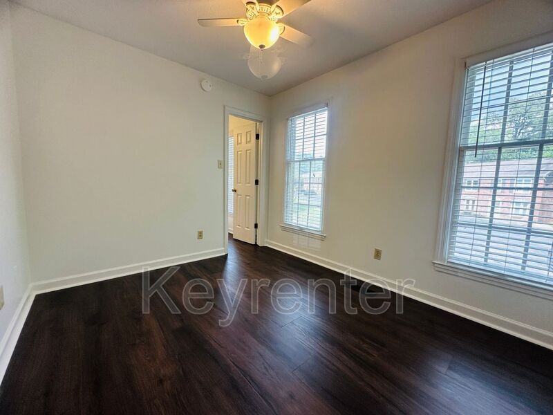 132 Durwood Rd #A - Photo 7 of 30