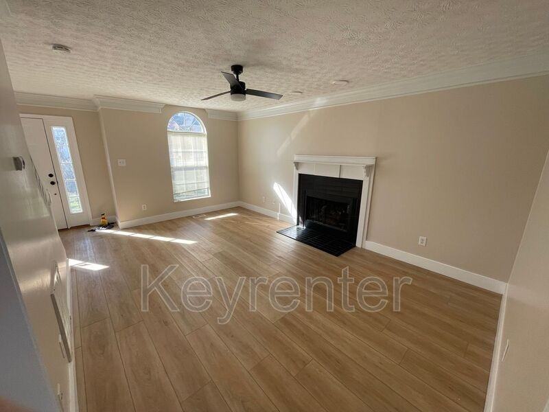 7054 Yellow Oak Ln - Photo 4 of 16