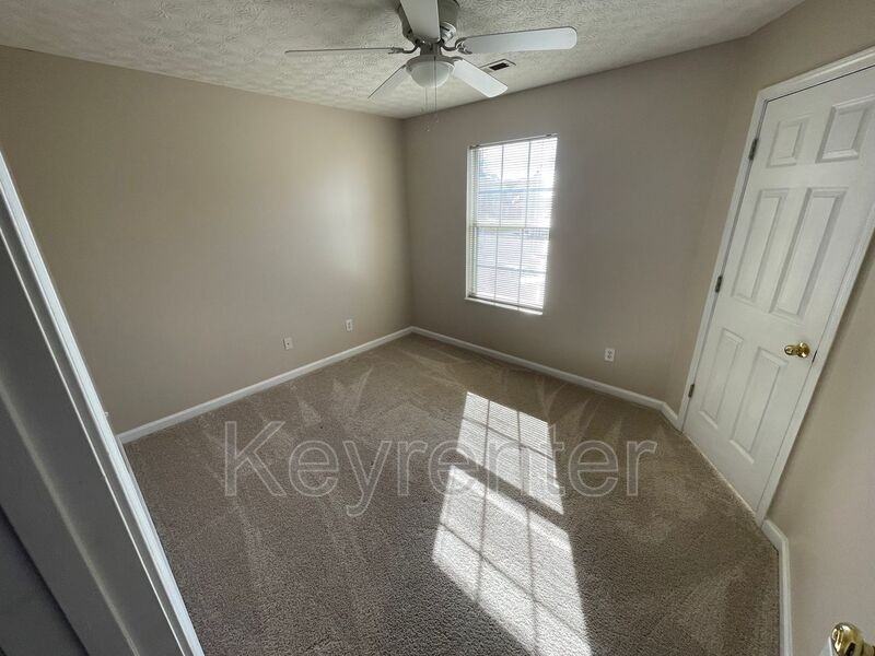 7054 Yellow Oak Ln - Photo 5 of 16