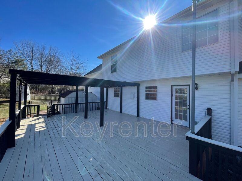 7054 Yellow Oak Ln - Photo 7 of 16