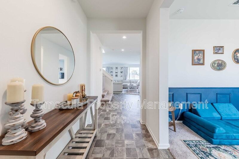 4872 Goldfinch St - Photo 2 of 21