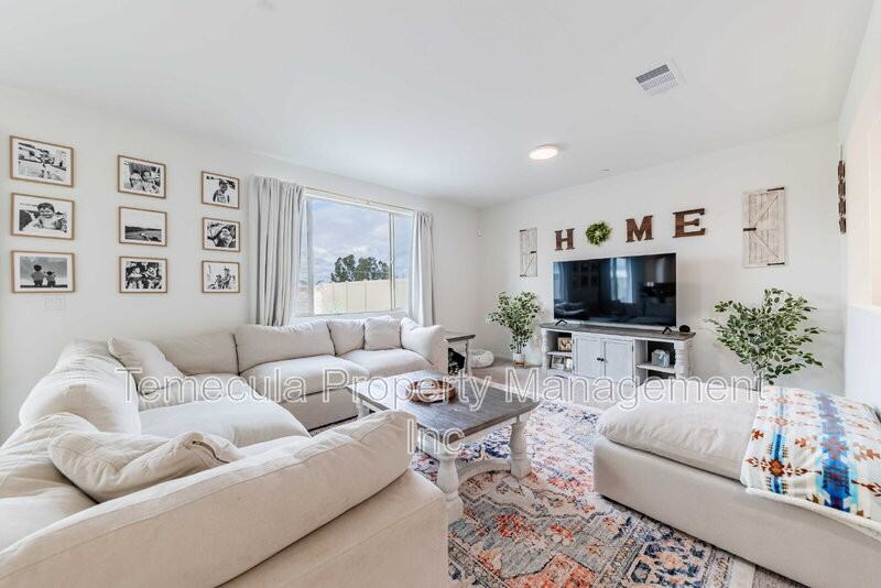 4872 Goldfinch St - Photo 5 of 21