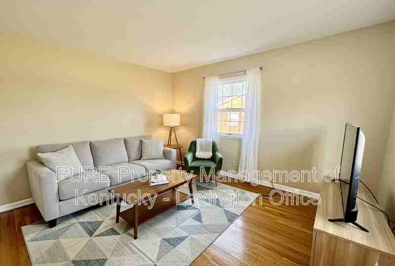 2037 Garden Springs Dr #B - Photo 3 of 18