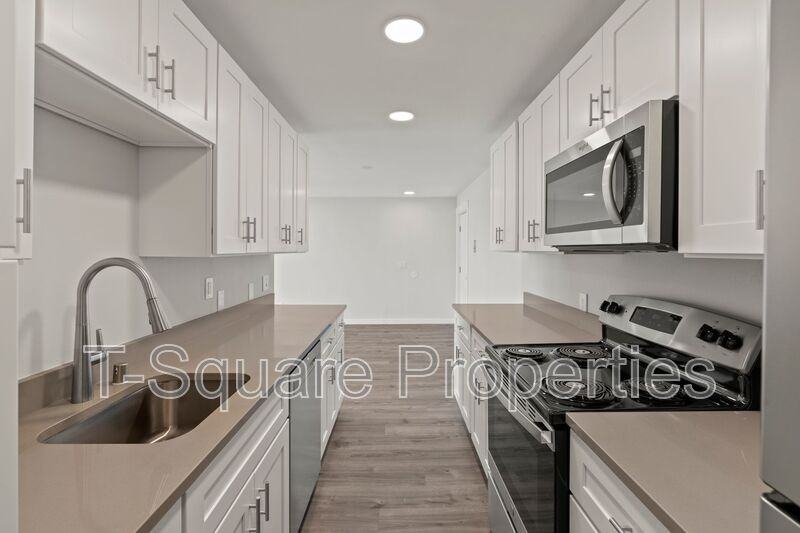 2918 Nassau St #302 - Photo 5 of 19